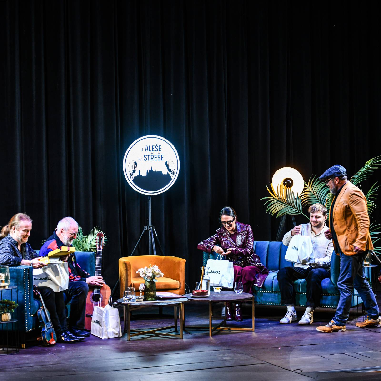 Pavel Šporcl, Eva Burešová, Štěpán Rak a Thom Artway bavili publikum v talkshow U Aleše na střeše