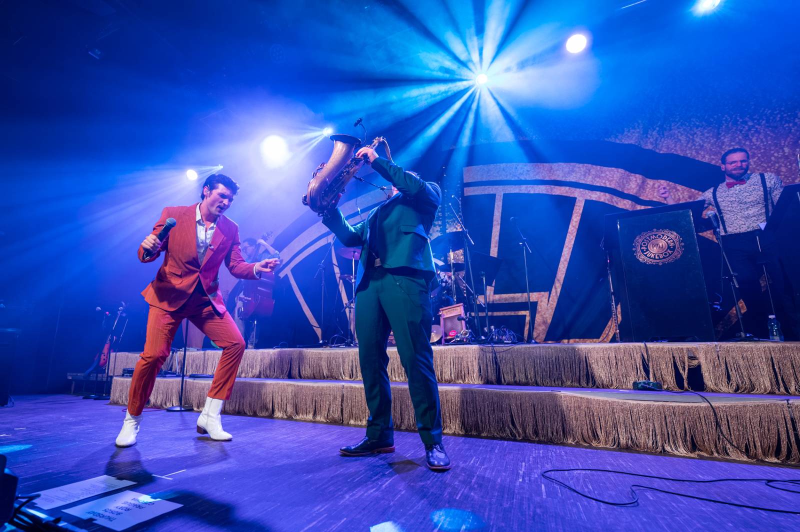 Postmodern Jukebox přivezl do pražského klubu Roxy trochu retra