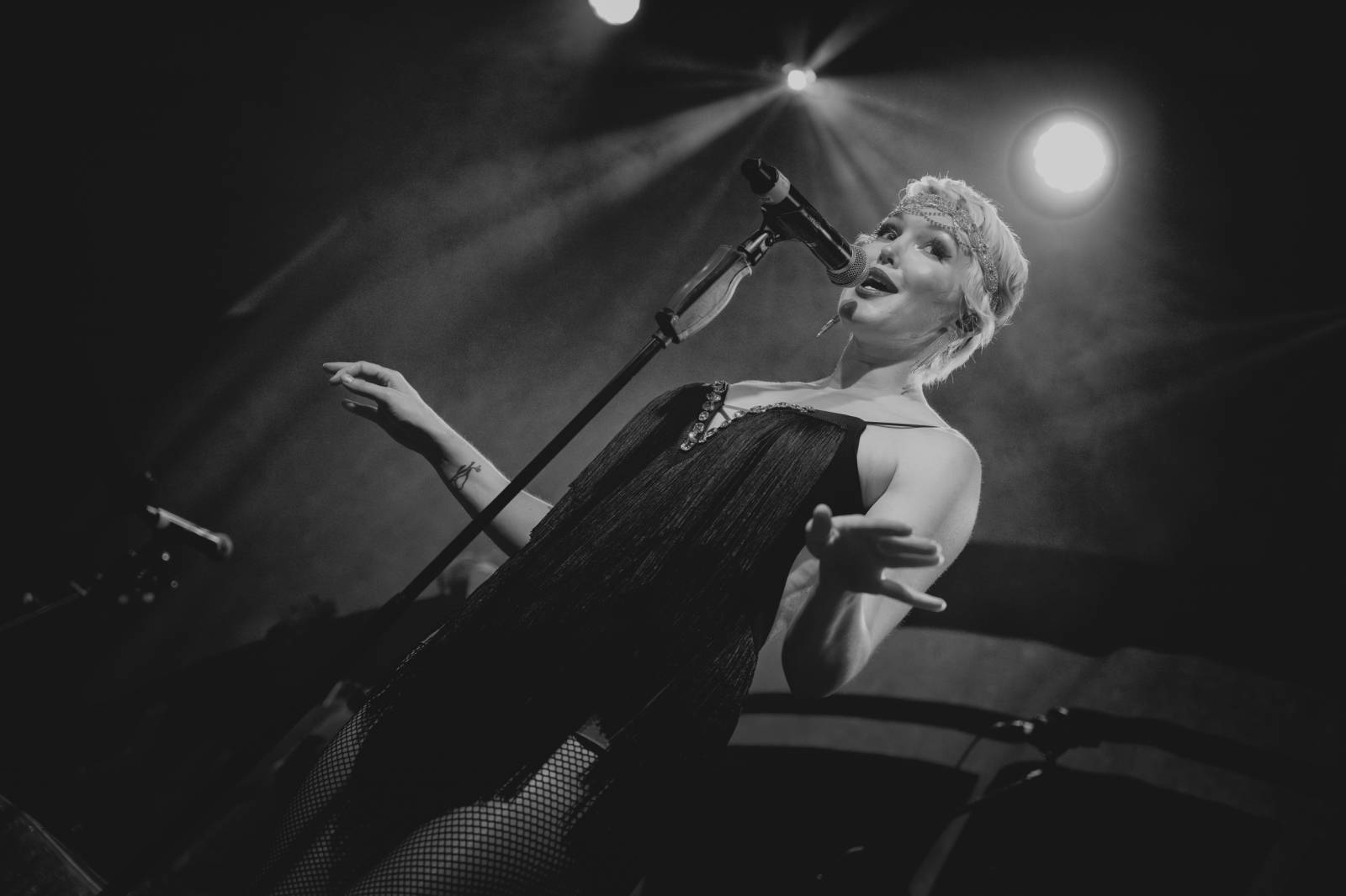 Postmodern Jukebox přivezl do pražského klubu Roxy trochu retra