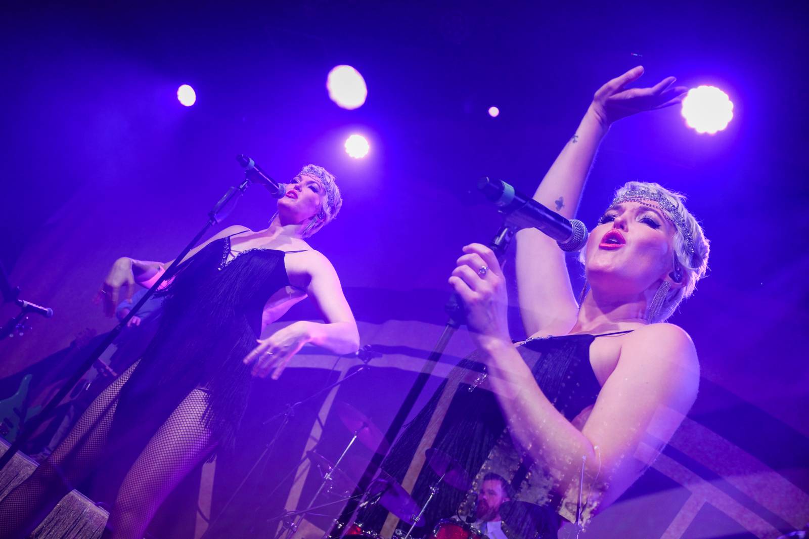 Postmodern Jukebox přivezl do pražského klubu Roxy trochu retra