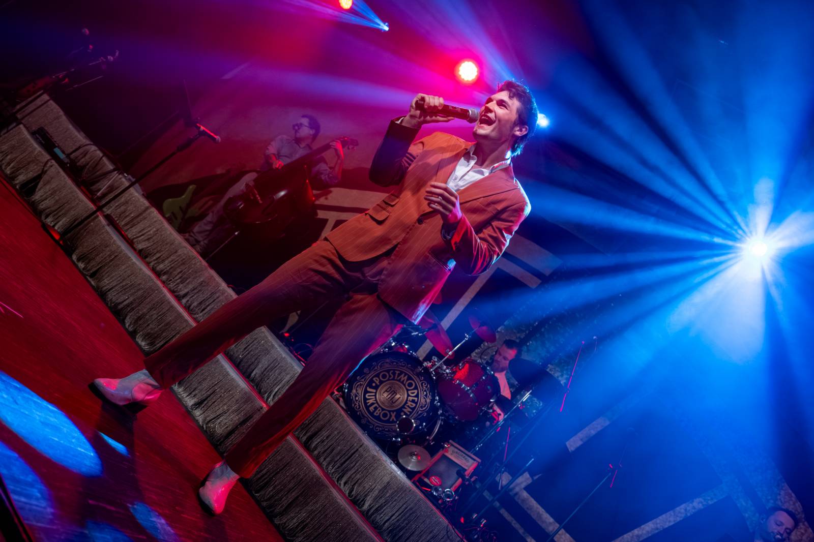 Postmodern Jukebox přivezl do pražského klubu Roxy trochu retra