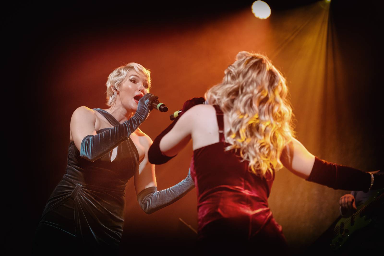 Postmodern Jukebox přivezl do pražského klubu Roxy trochu retra