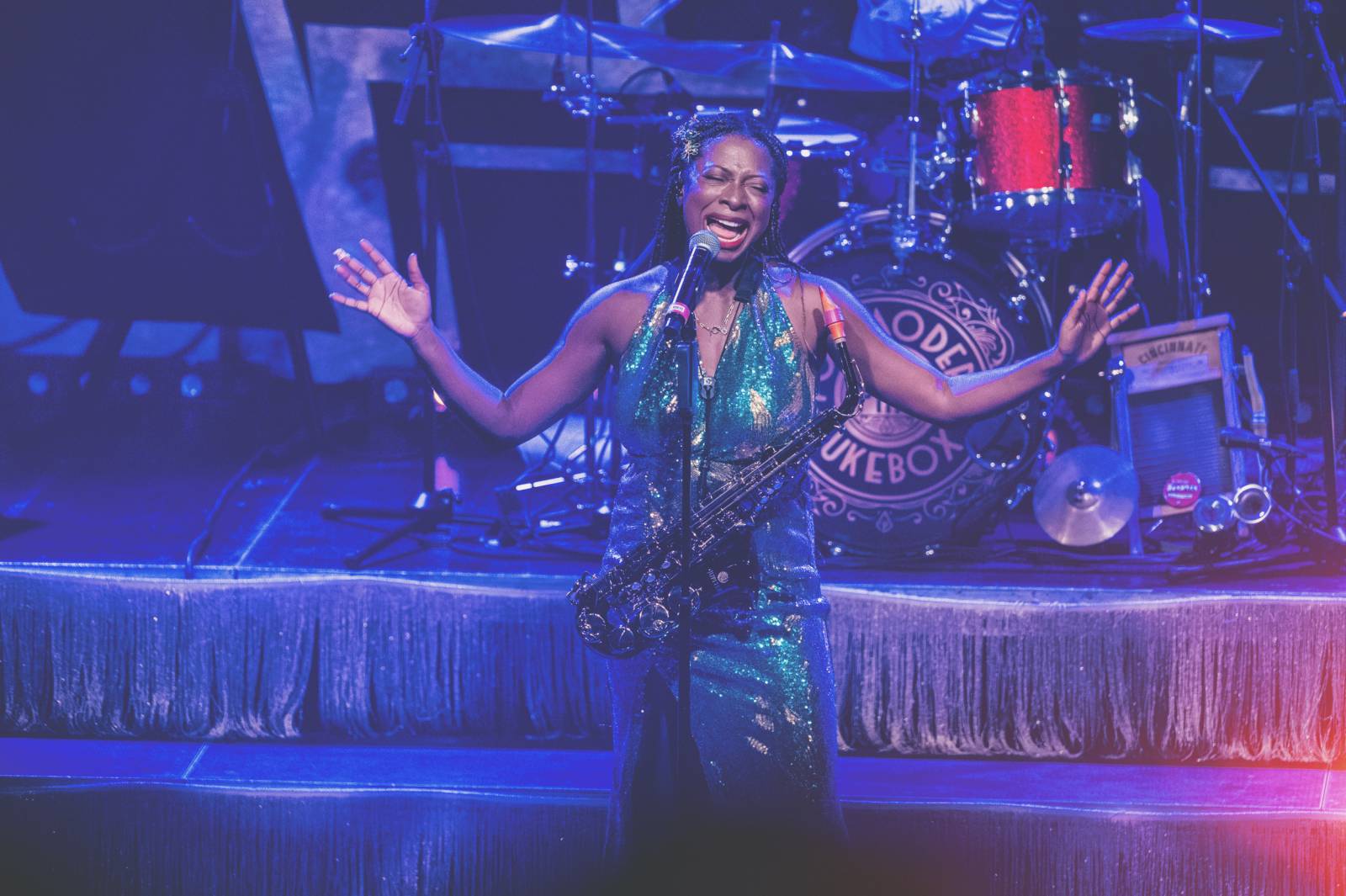 Postmodern Jukebox přivezl do pražského klubu Roxy trochu retra