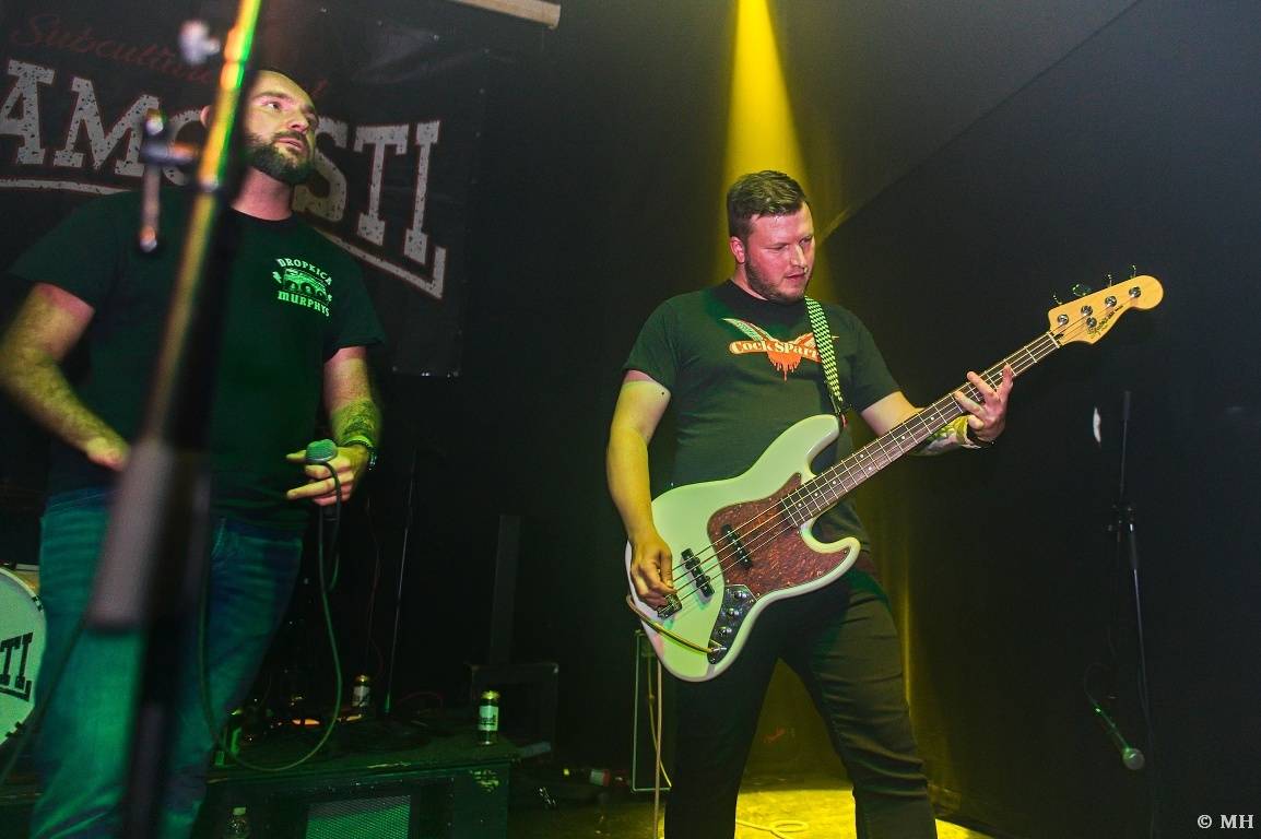 Punková jízda v Plzni. The Fialky a Vision Days vyprodali Divadlo pod lampou