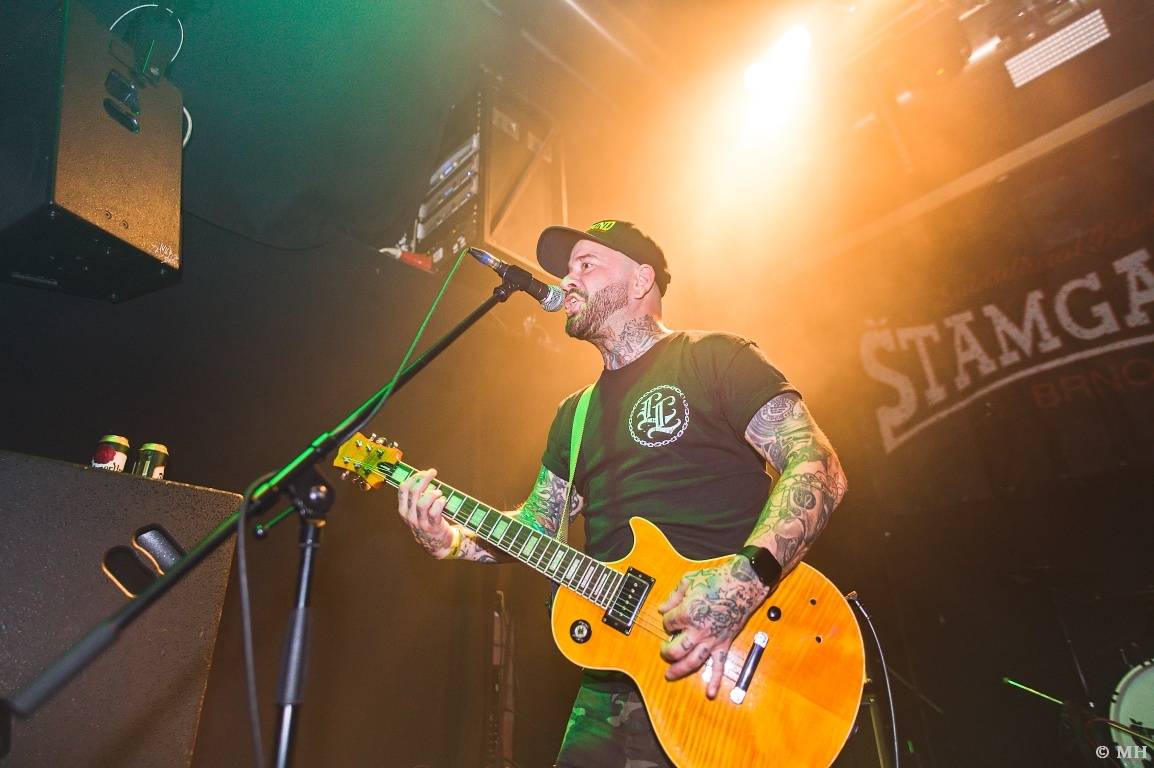 Punková jízda v Plzni. The Fialky a Vision Days vyprodali Divadlo pod lampou