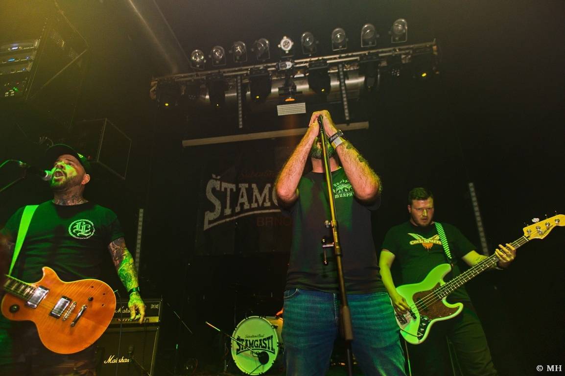 Punková jízda v Plzni. The Fialky a Vision Days vyprodali Divadlo pod lampou