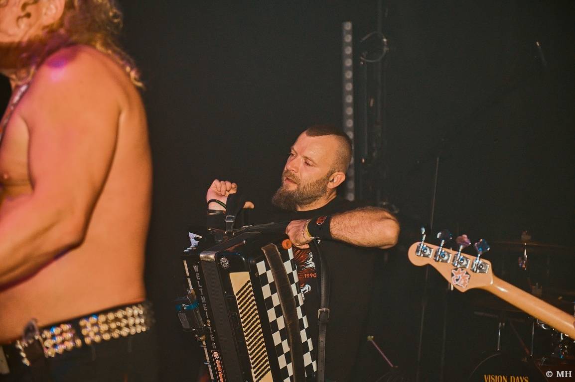 Punková jízda v Plzni. The Fialky a Vision Days vyprodali Divadlo pod lampou