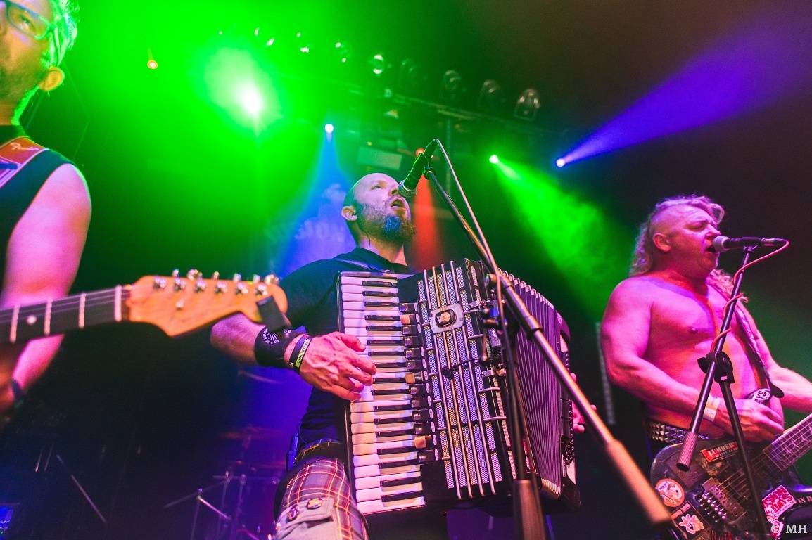 Punková jízda v Plzni. The Fialky a Vision Days vyprodali Divadlo pod lampou