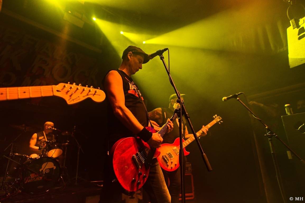 Punková jízda v Plzni. The Fialky a Vision Days vyprodali Divadlo pod lampou