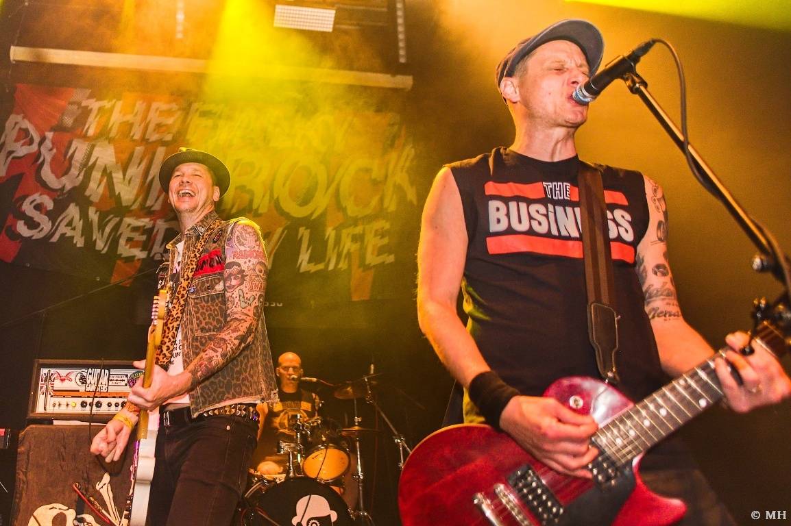 Punková jízda v Plzni. The Fialky a Vision Days vyprodali Divadlo pod lampou