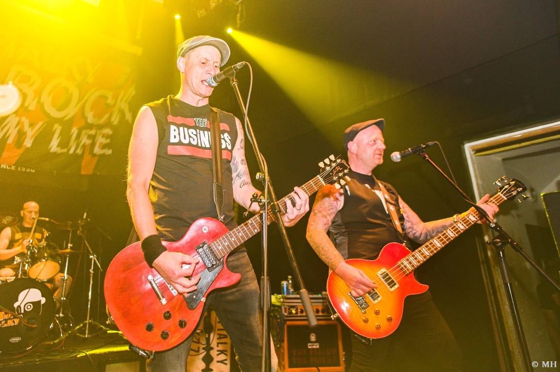 Punková jízda v Plzni. The Fialky a Vision Days vyprodali Divadlo pod lampou