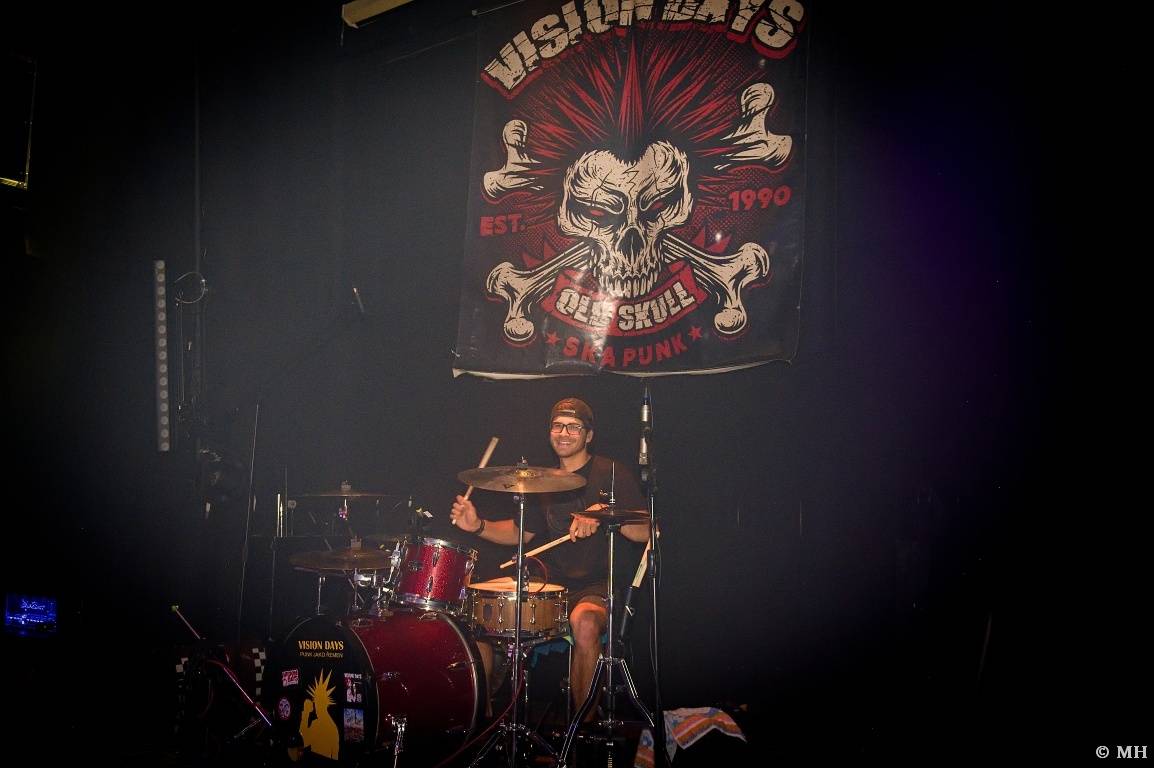 Punková jízda v Plzni. The Fialky a Vision Days vyprodali Divadlo pod lampou