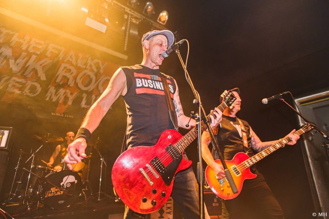 Punková jízda v Plzni. The Fialky a Vision Days vyprodali Divadlo pod lampou