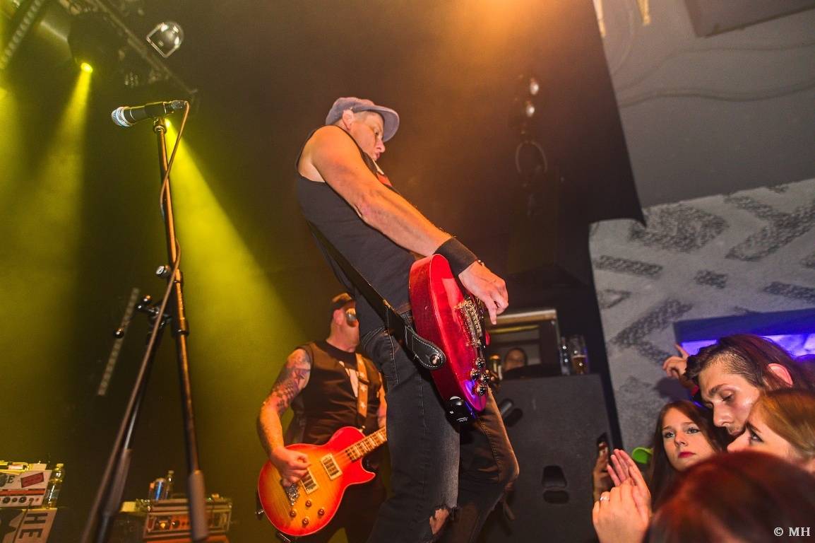 Punková jízda v Plzni. The Fialky a Vision Days vyprodali Divadlo pod lampou