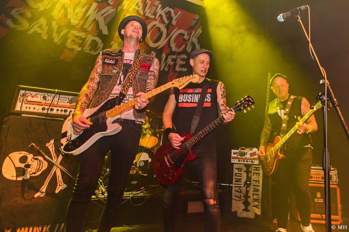 Punková jízda v Plzni. The Fialky a Vision Days vyprodali Divadlo pod lampou