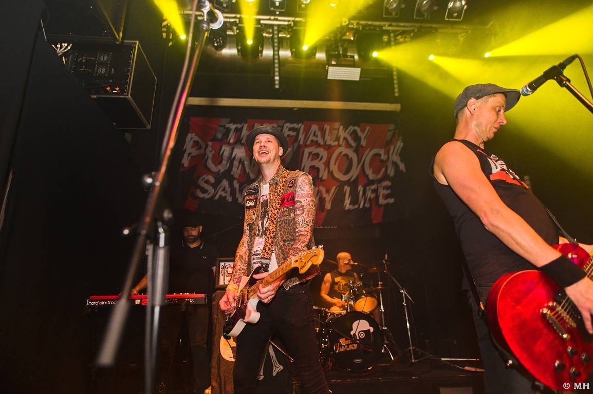 Punková jízda v Plzni. The Fialky a Vision Days vyprodali Divadlo pod lampou