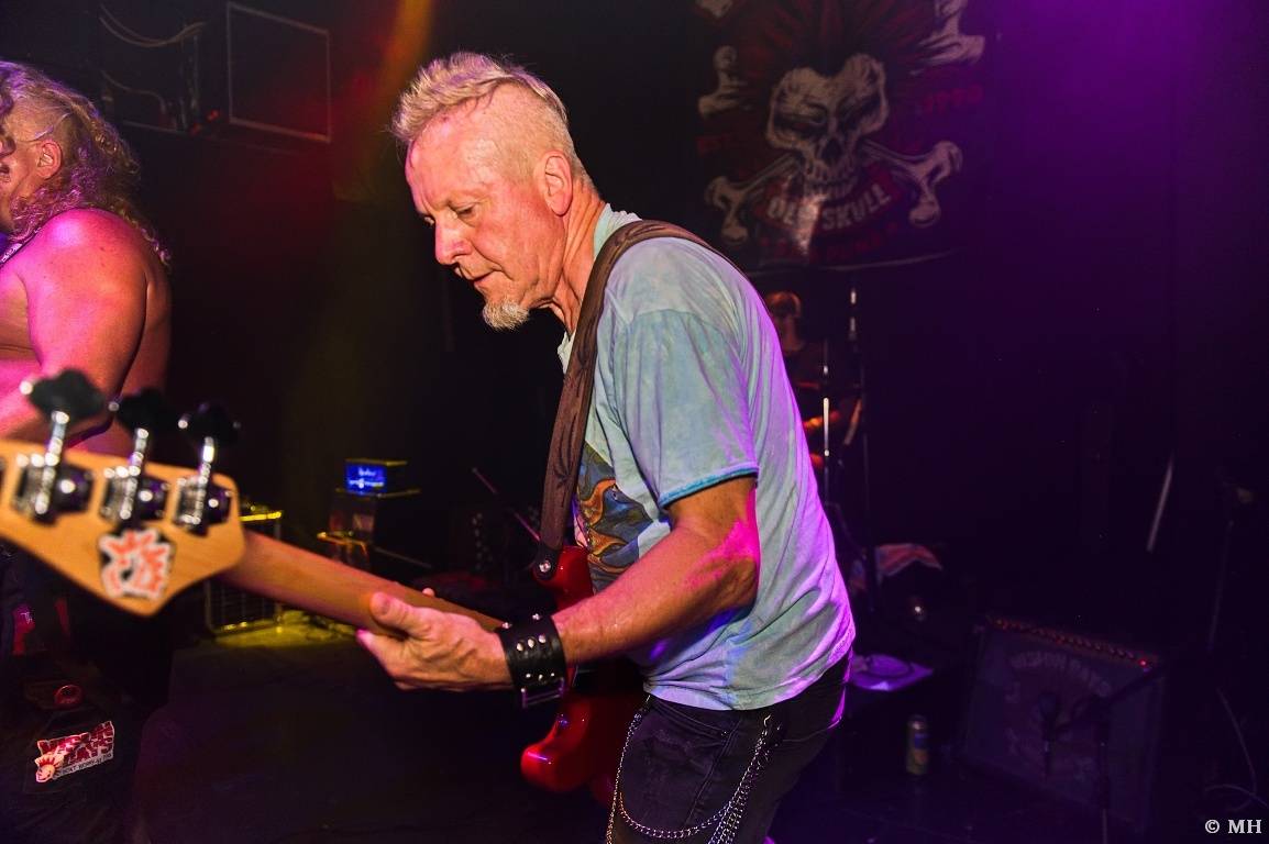 Punková jízda v Plzni. The Fialky a Vision Days vyprodali Divadlo pod lampou