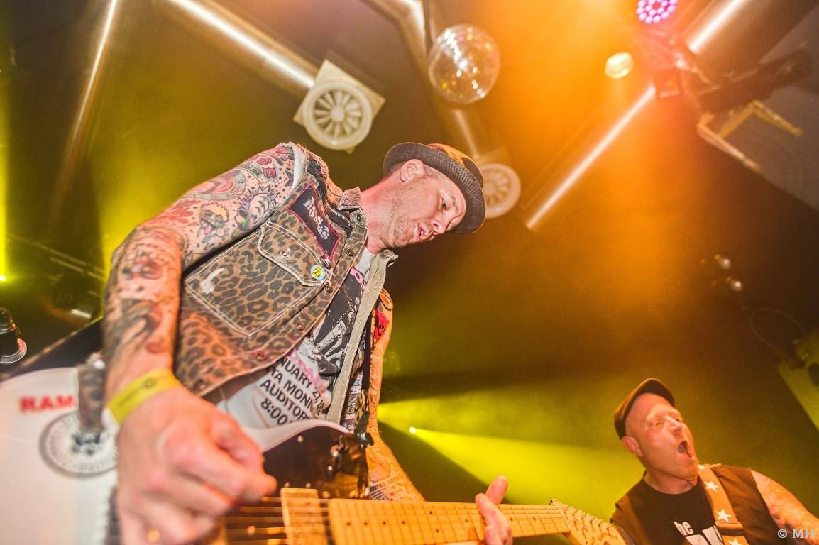 Punková jízda v Plzni. The Fialky a Vision Days vyprodali Divadlo pod lampou