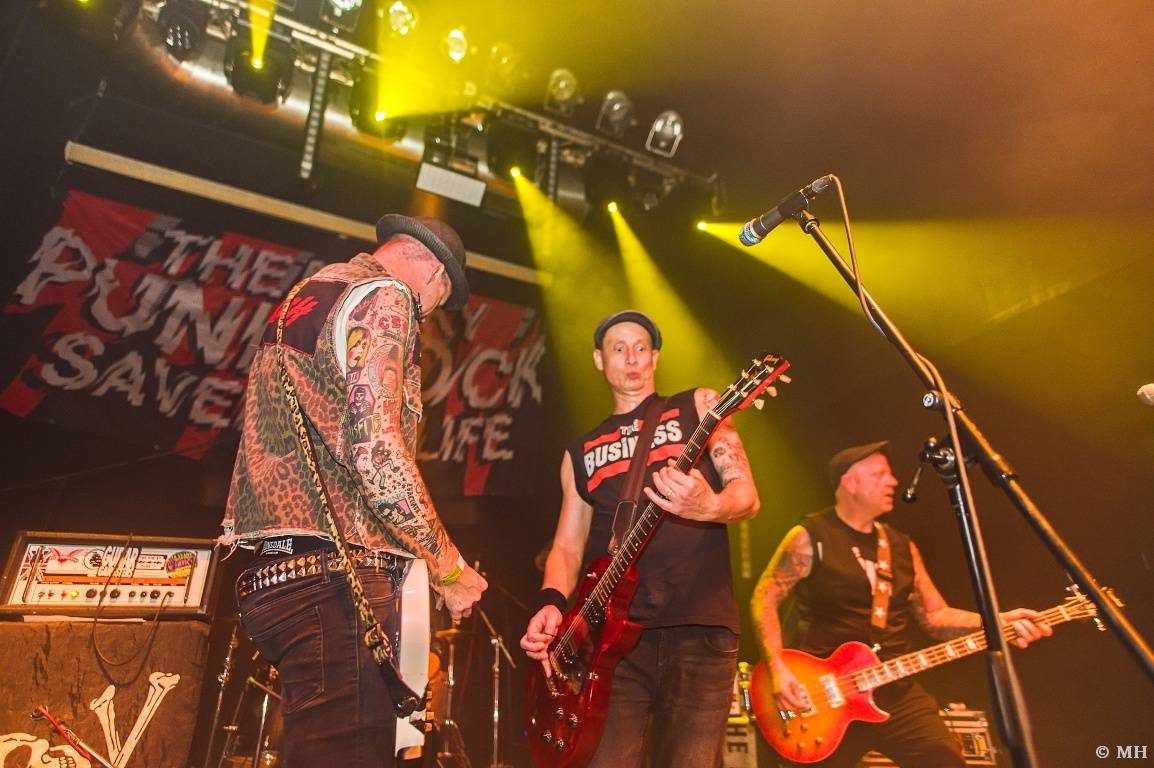 Punková jízda v Plzni. The Fialky a Vision Days vyprodali Divadlo pod lampou