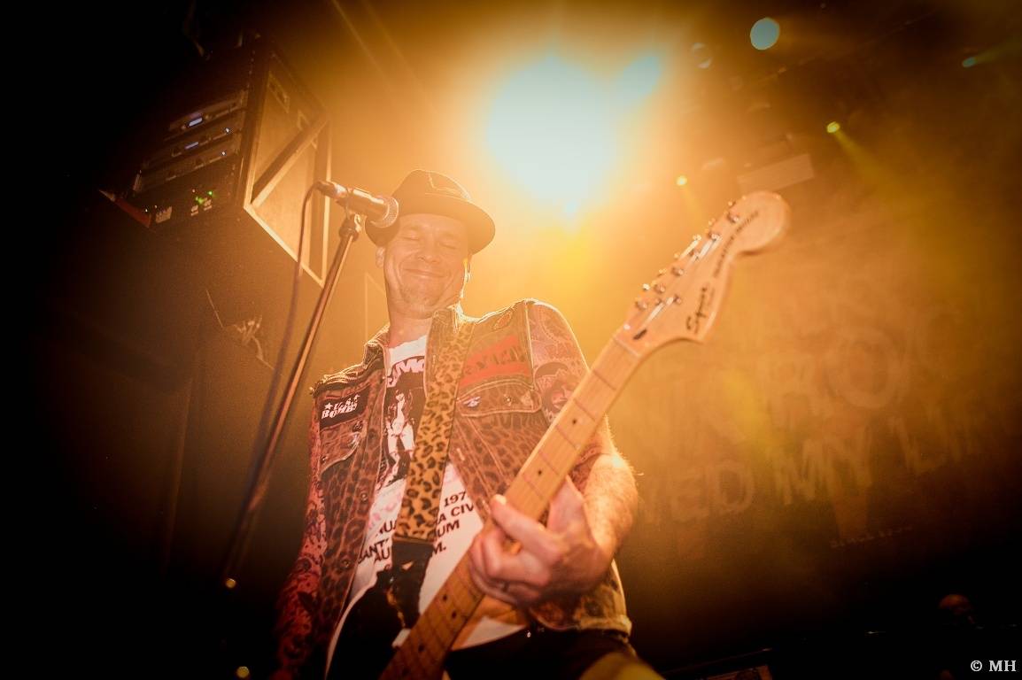 Punková jízda v Plzni. The Fialky a Vision Days vyprodali Divadlo pod lampou