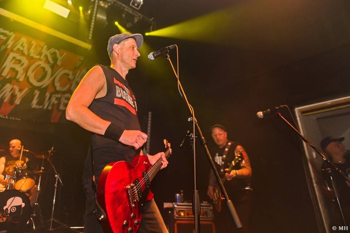 Punková jízda v Plzni. The Fialky a Vision Days vyprodali Divadlo pod lampou