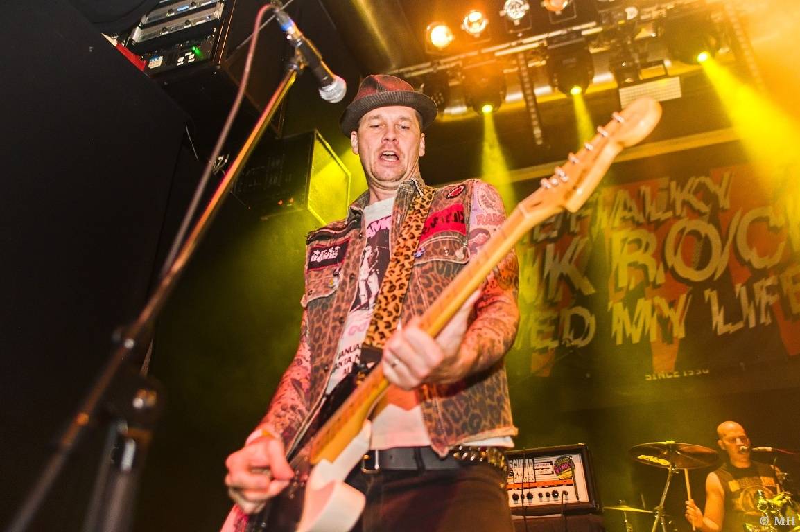 Punková jízda v Plzni. The Fialky a Vision Days vyprodali Divadlo pod lampou