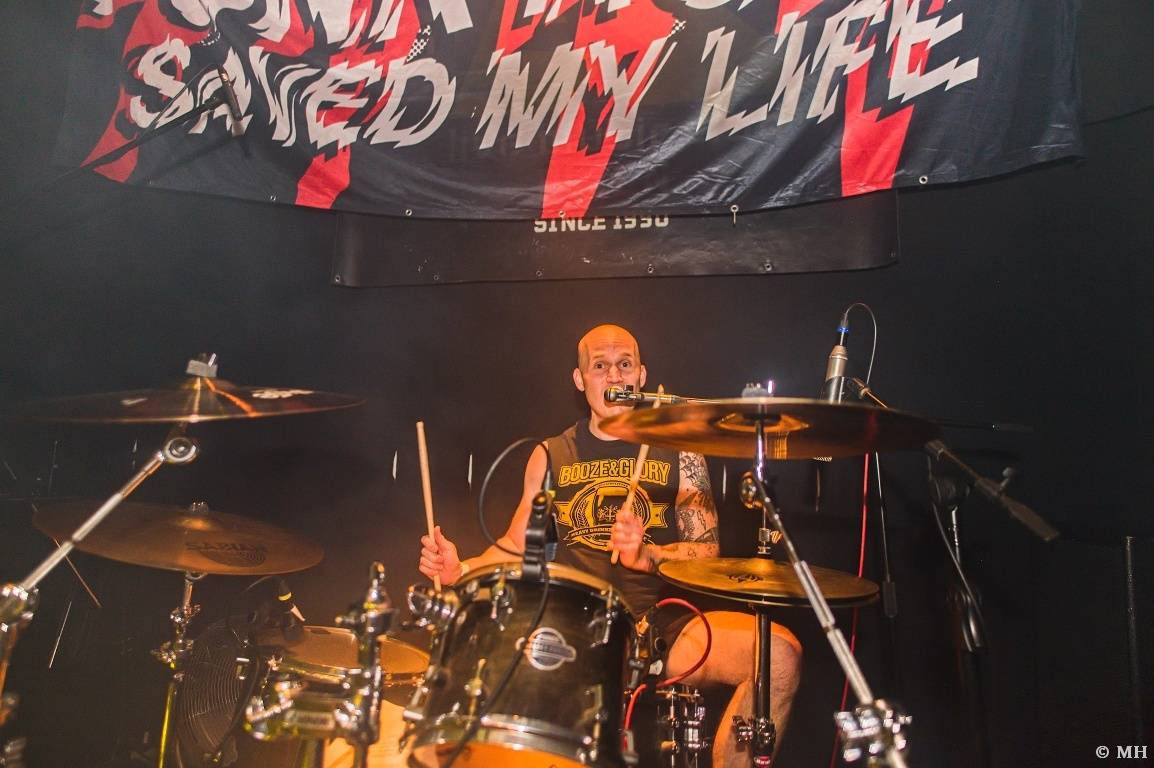 Punková jízda v Plzni. The Fialky a Vision Days vyprodali Divadlo pod lampou