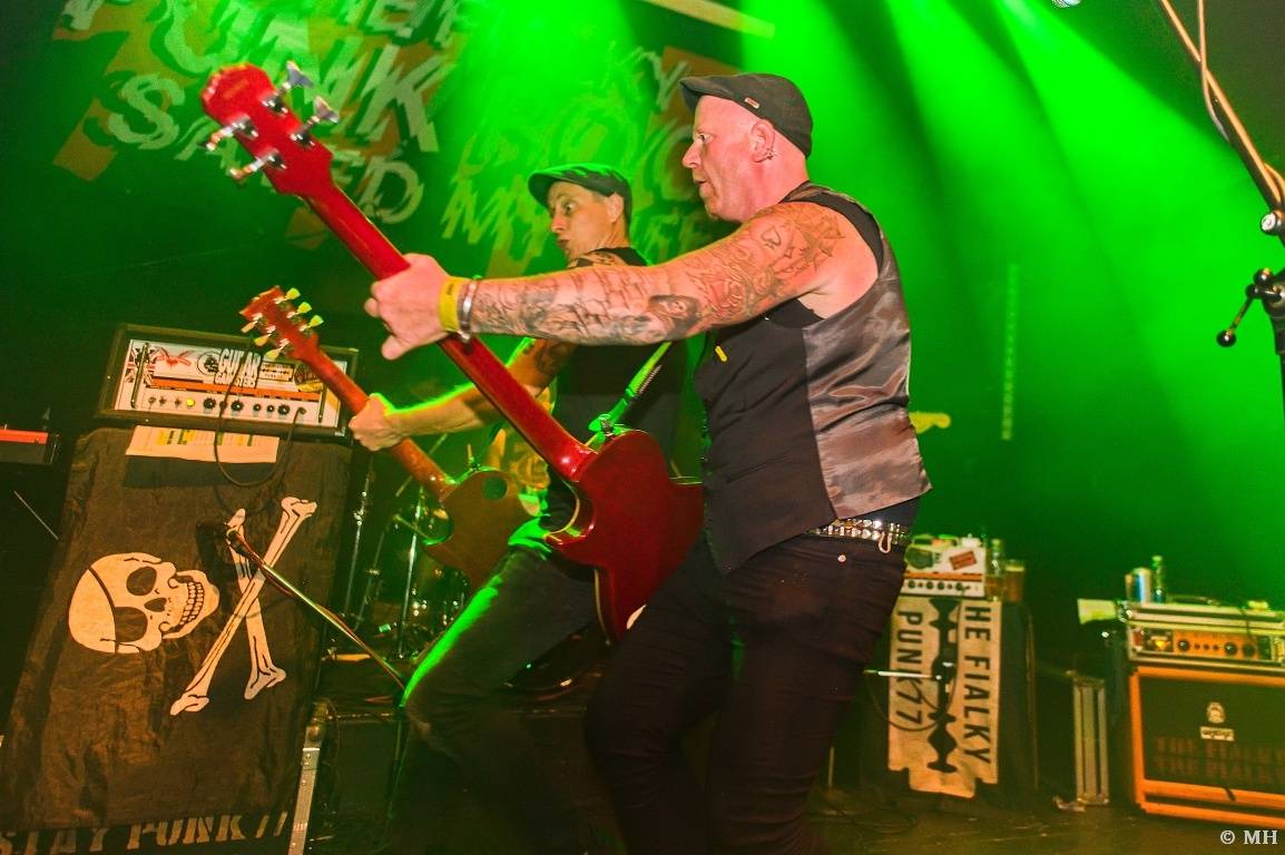 Punková jízda v Plzni. The Fialky a Vision Days vyprodali Divadlo pod lampou