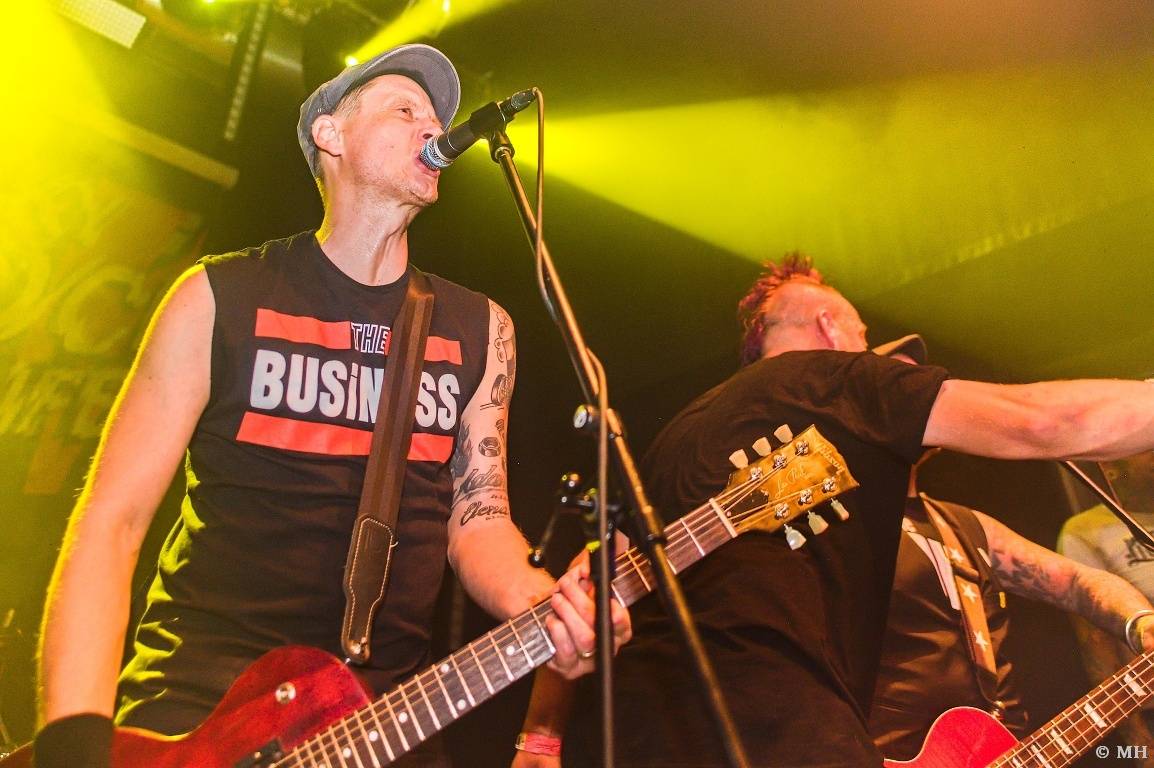 Punková jízda v Plzni. The Fialky a Vision Days vyprodali Divadlo pod lampou