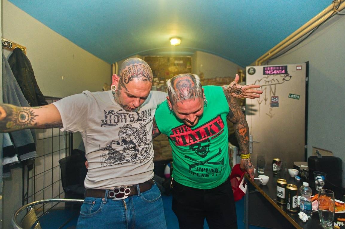 Punková jízda v Plzni. The Fialky a Vision Days vyprodali Divadlo pod lampou