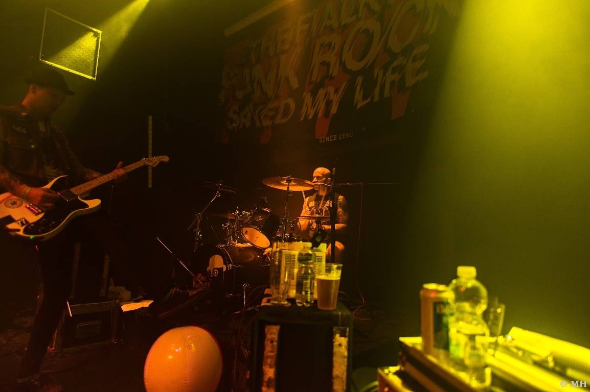 Punková jízda v Plzni. The Fialky a Vision Days vyprodali Divadlo pod lampou