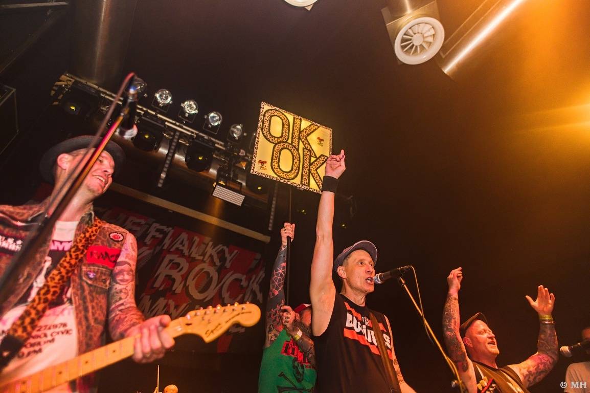 Punková jízda v Plzni. The Fialky a Vision Days vyprodali Divadlo pod lampou