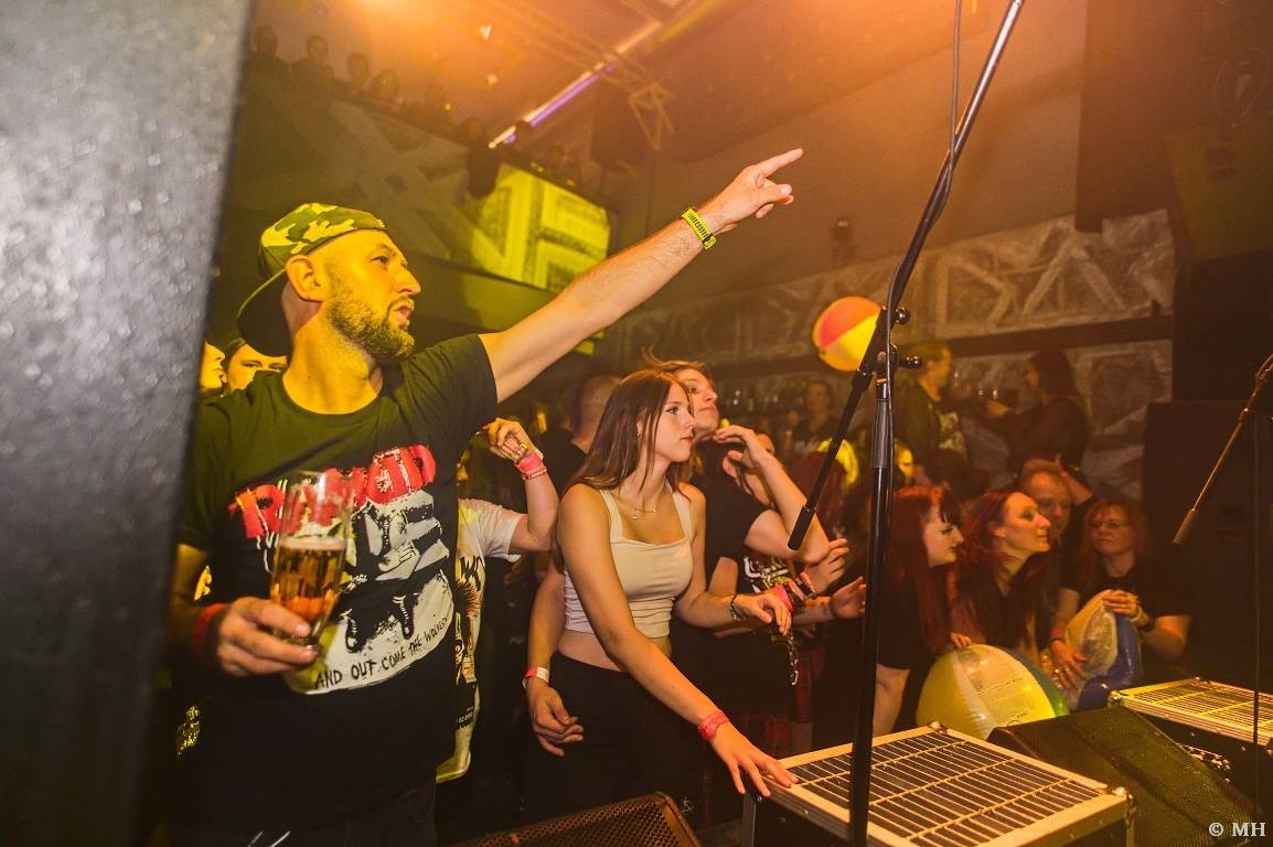 Punková jízda v Plzni. The Fialky a Vision Days vyprodali Divadlo pod lampou