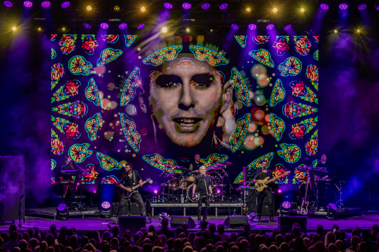 Relax, don't do it! Holly Johnson konečně přivezl hity Frankie Goes To Hollywood do Prahy 