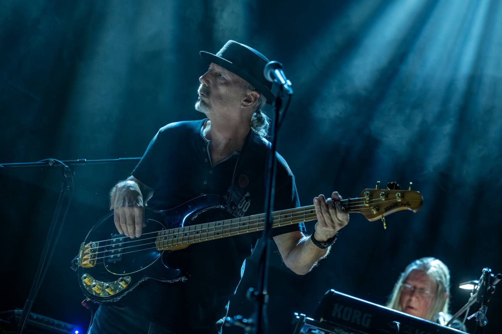 Progres 2 oslavili v zaplněném Lucerna Music Baru zlatou desku za aktuální album