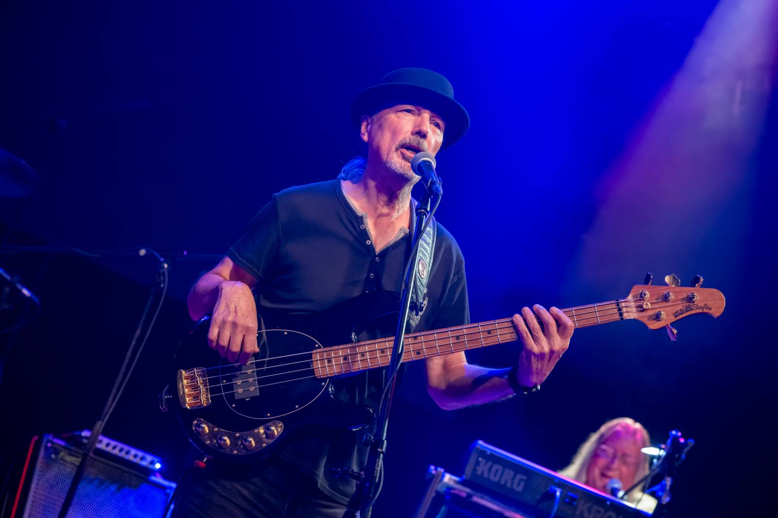 Progres 2 oslavili v zaplněném Lucerna Music Baru zlatou desku za aktuální album