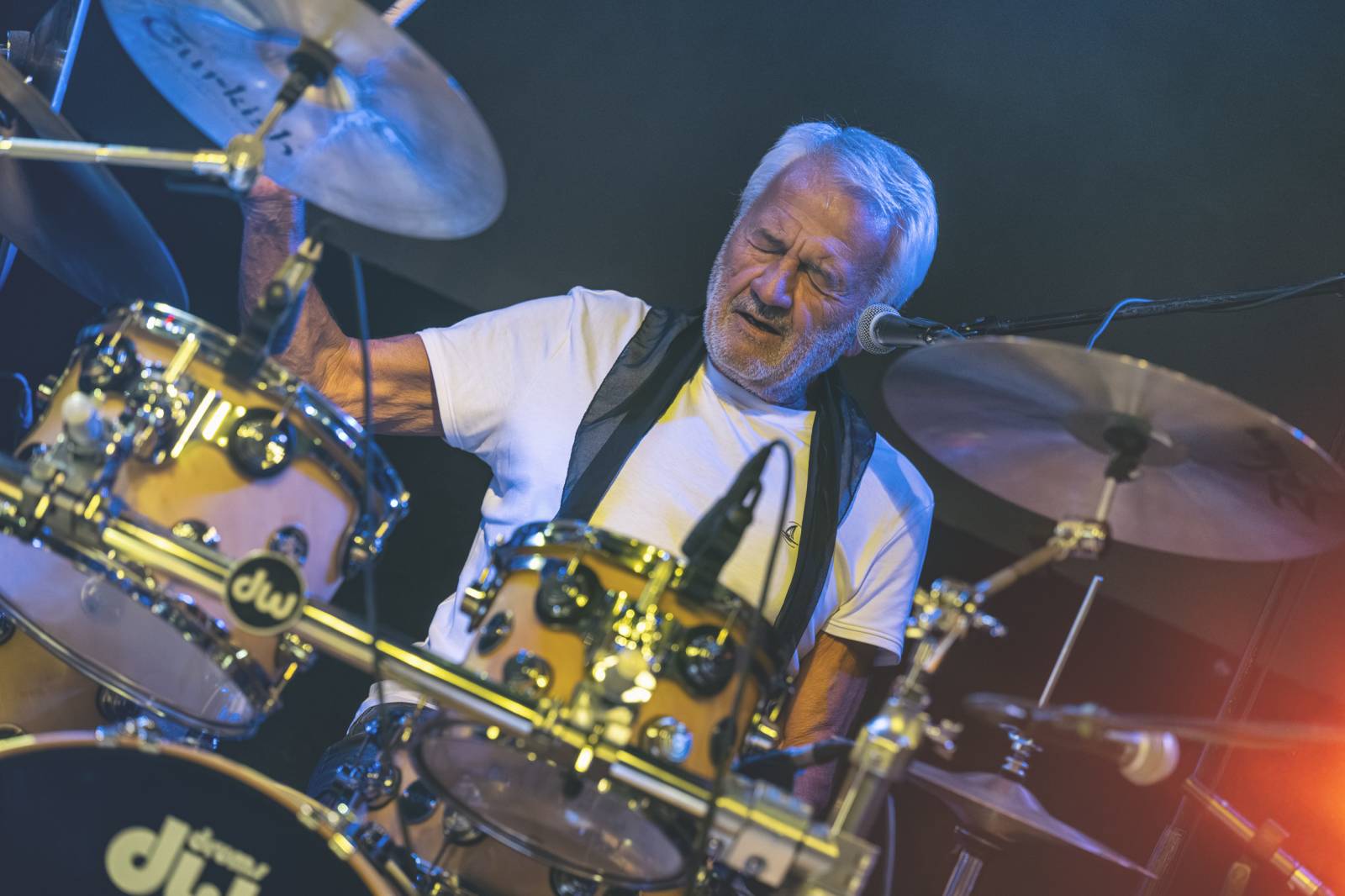 Progres 2 oslavili v zaplněném Lucerna Music Baru zlatou desku za aktuální album