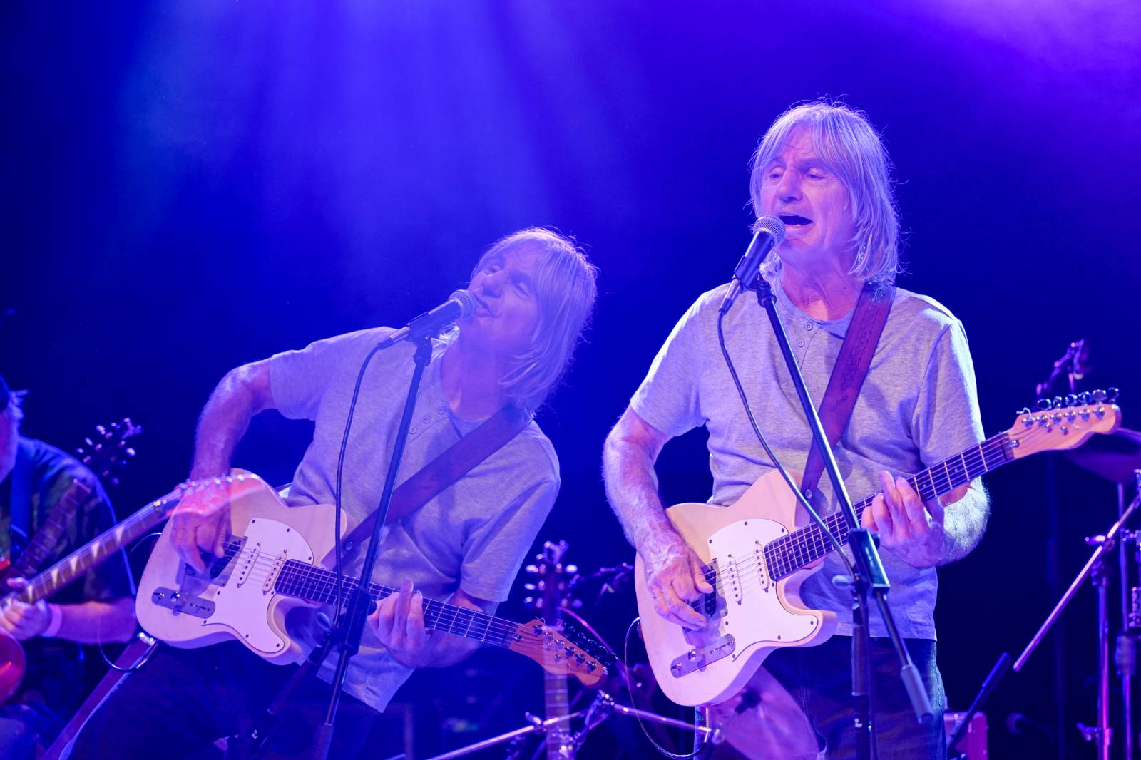 Progres 2 oslavili v zaplněném Lucerna Music Baru zlatou desku za aktuální album