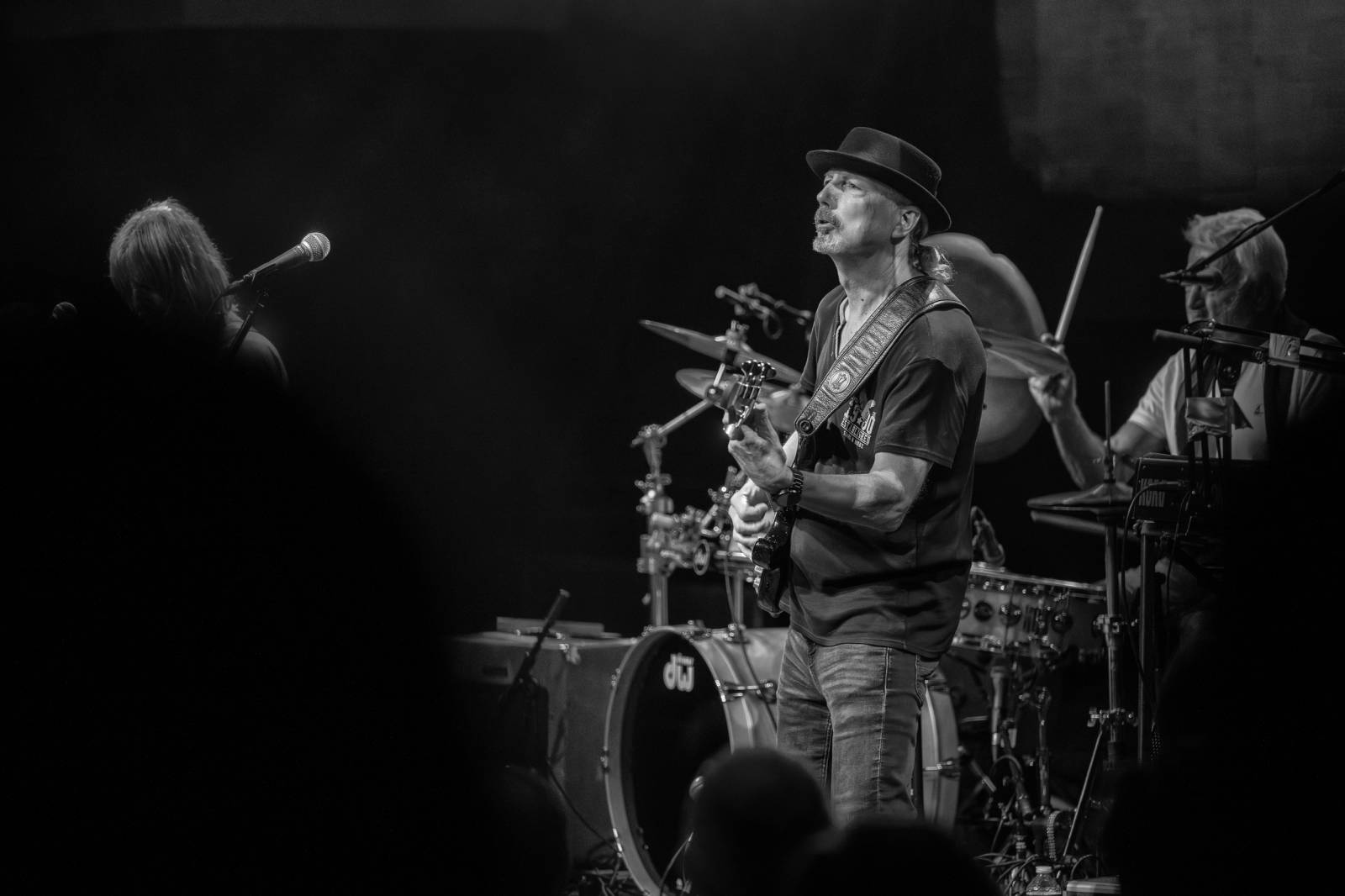 Progres 2 oslavili v zaplněném Lucerna Music Baru zlatou desku za aktuální album