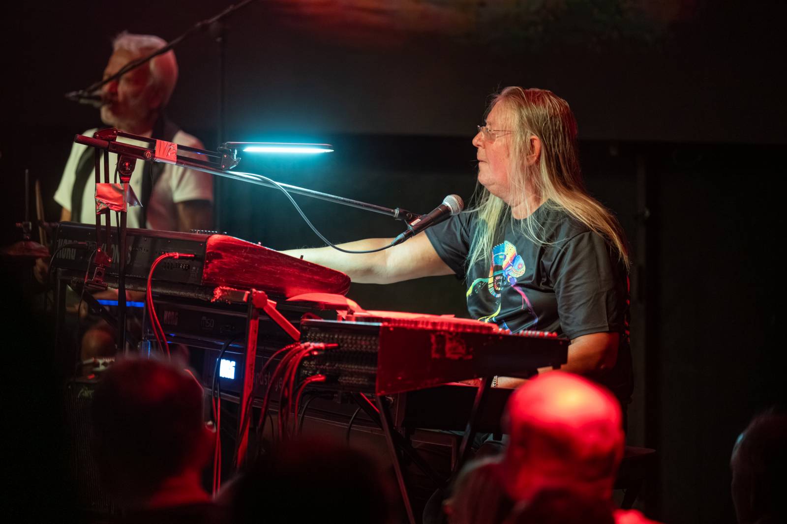 Progres 2 oslavili v zaplněném Lucerna Music Baru zlatou desku za aktuální album