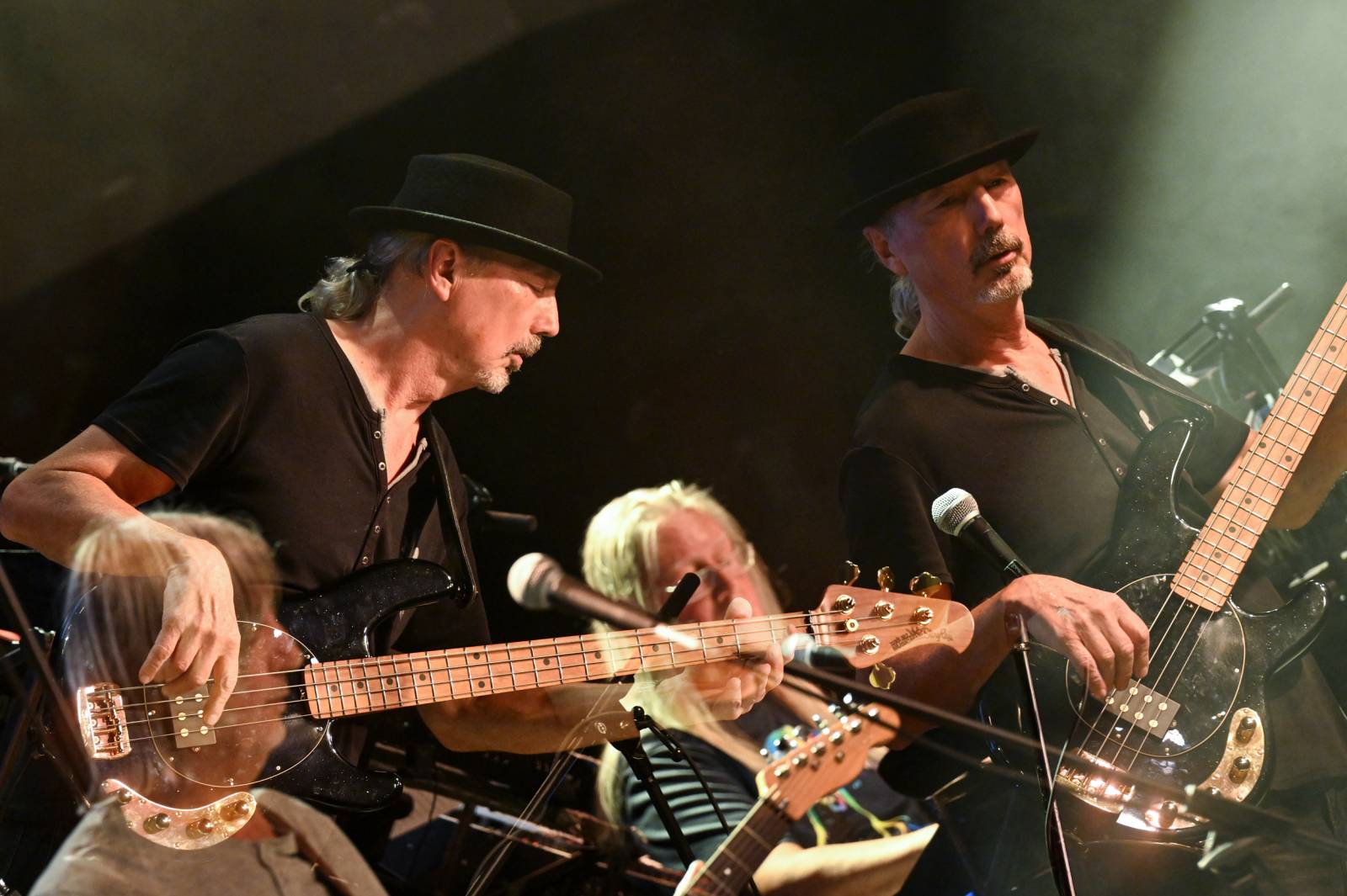 Progres 2 oslavili v zaplněném Lucerna Music Baru zlatou desku za aktuální album