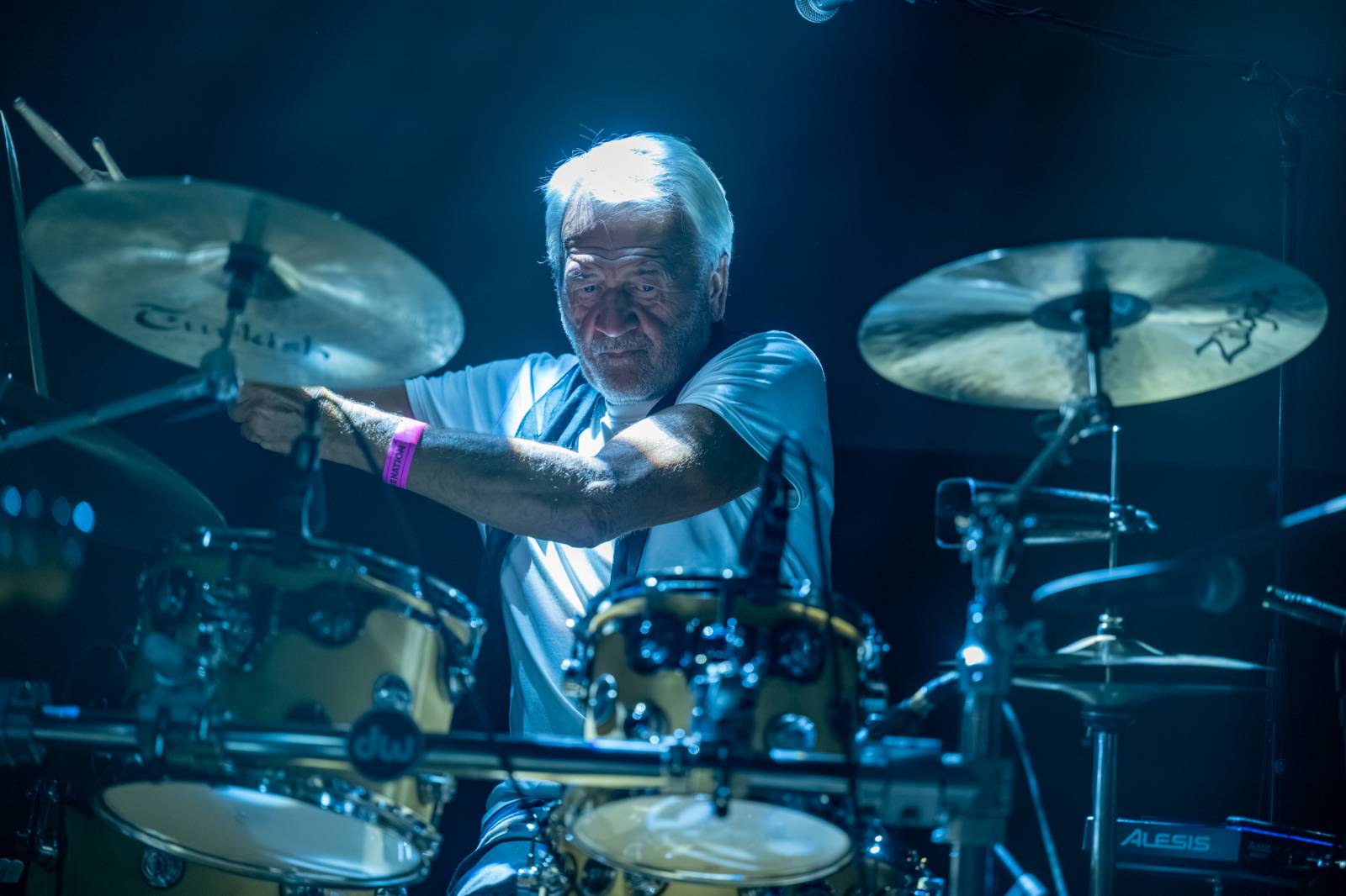 Progres 2 oslavili v zaplněném Lucerna Music Baru zlatou desku za aktuální album