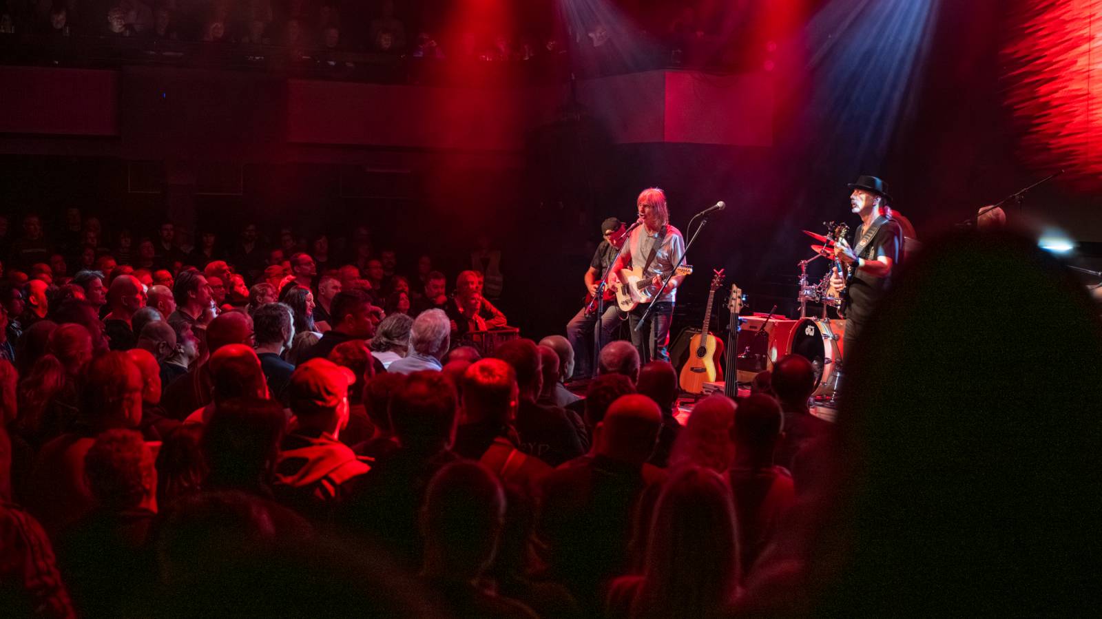 Progres 2 oslavili v zaplněném Lucerna Music Baru zlatou desku za aktuální album