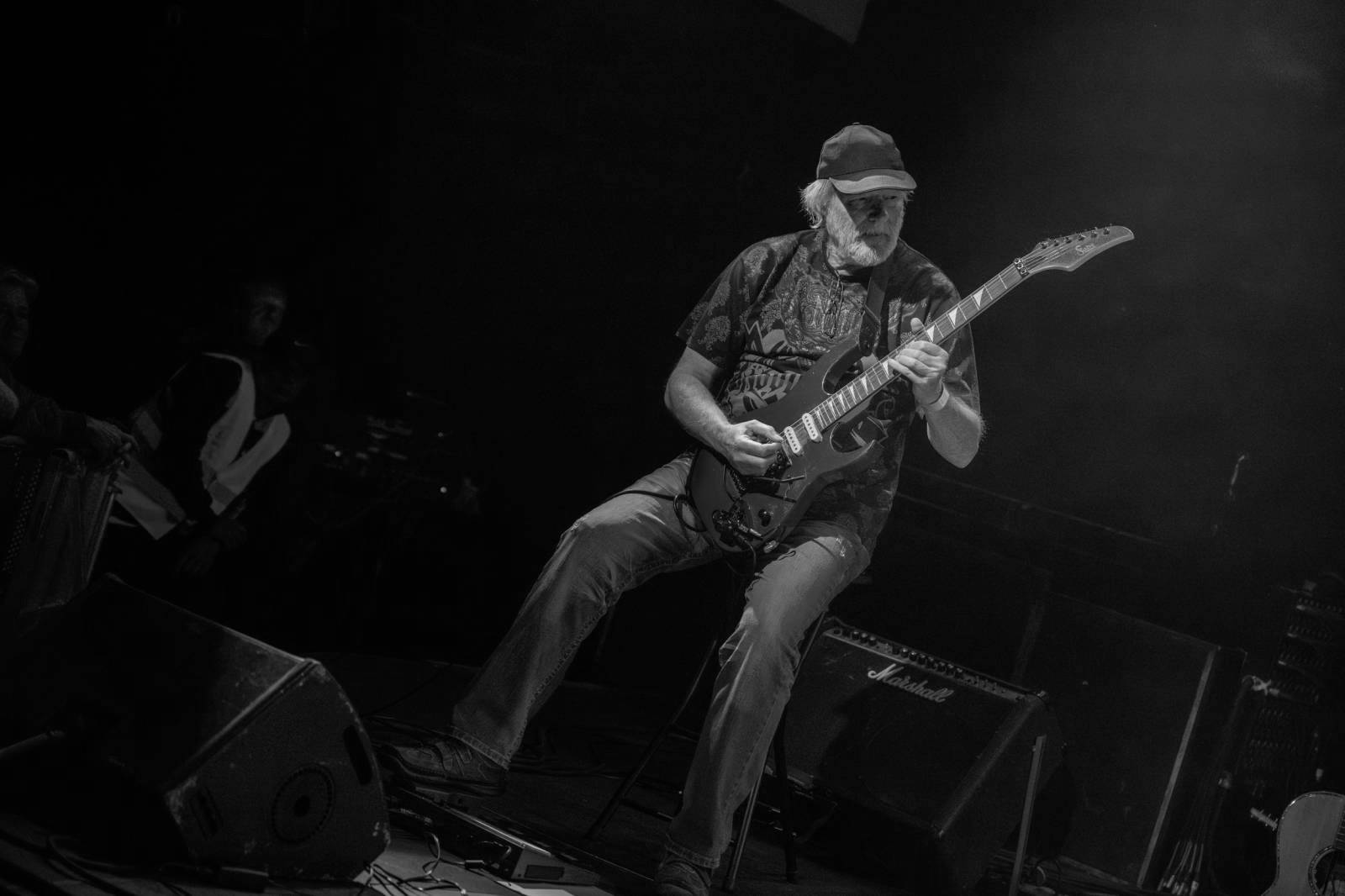 Progres 2 oslavili v zaplněném Lucerna Music Baru zlatou desku za aktuální album