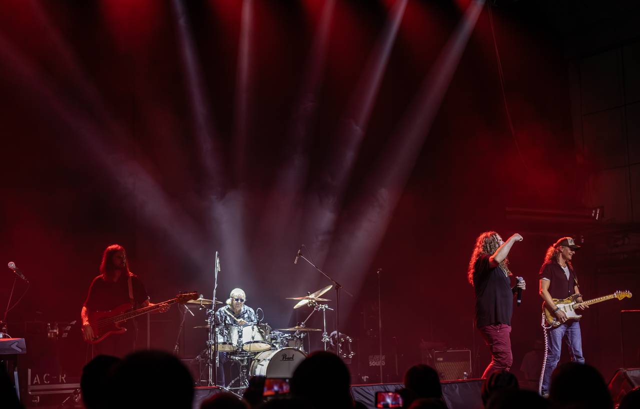 Ian Paice a jeho Purpendicular zahráli v Plzni to nejlepší z repertoáru Deep Purple