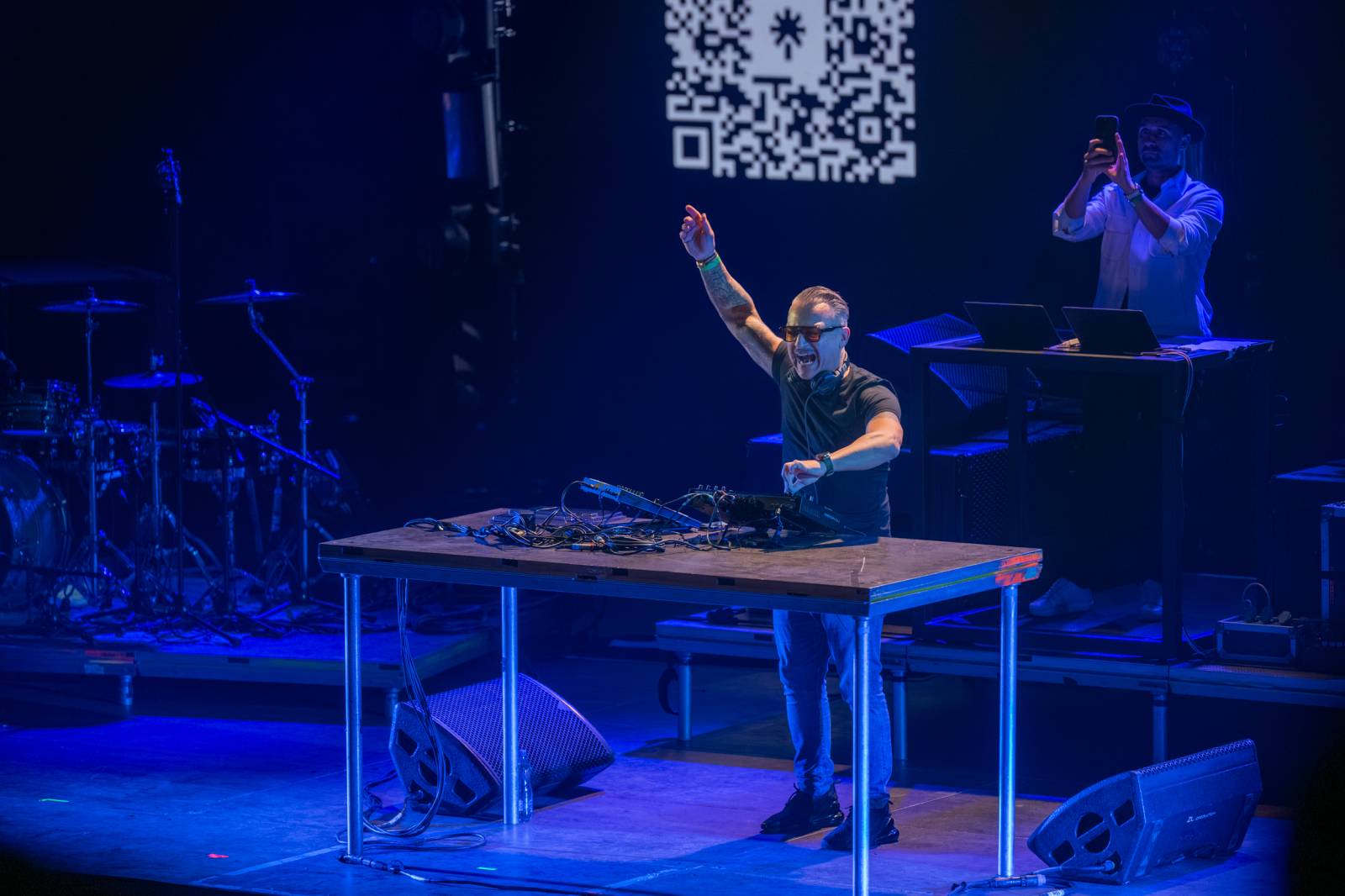 Parov Stelar roztančil Forum Karlín, vyprodanou show otevřel DJ El Siciliano