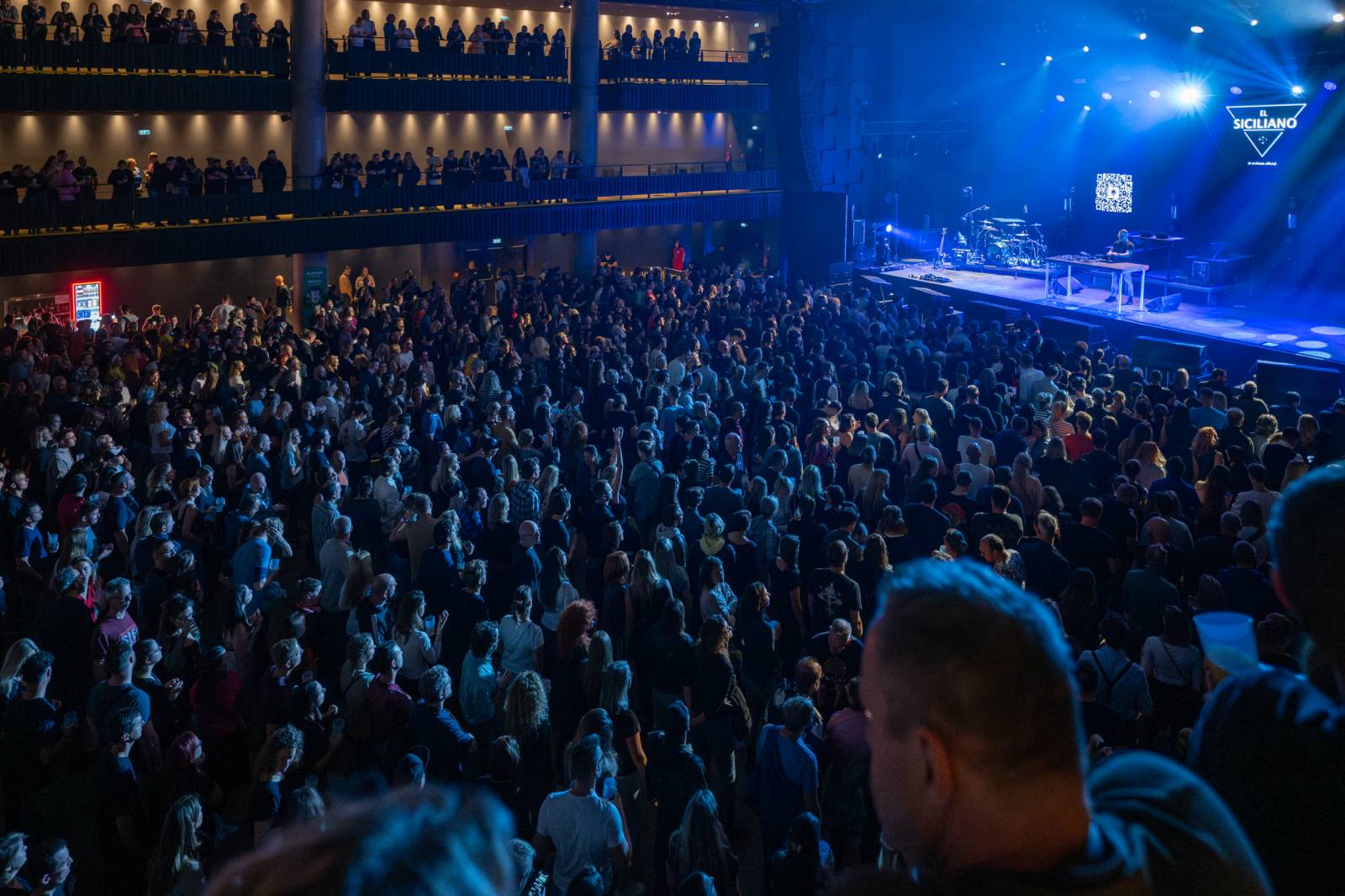 Parov Stelar roztančil Forum Karlín, vyprodanou show otevřel DJ El Siciliano