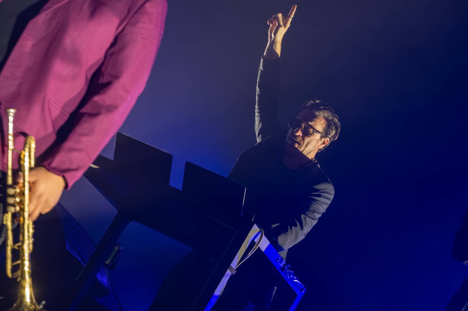 Parov Stelar roztančil Forum Karlín, vyprodanou show otevřel DJ El Siciliano