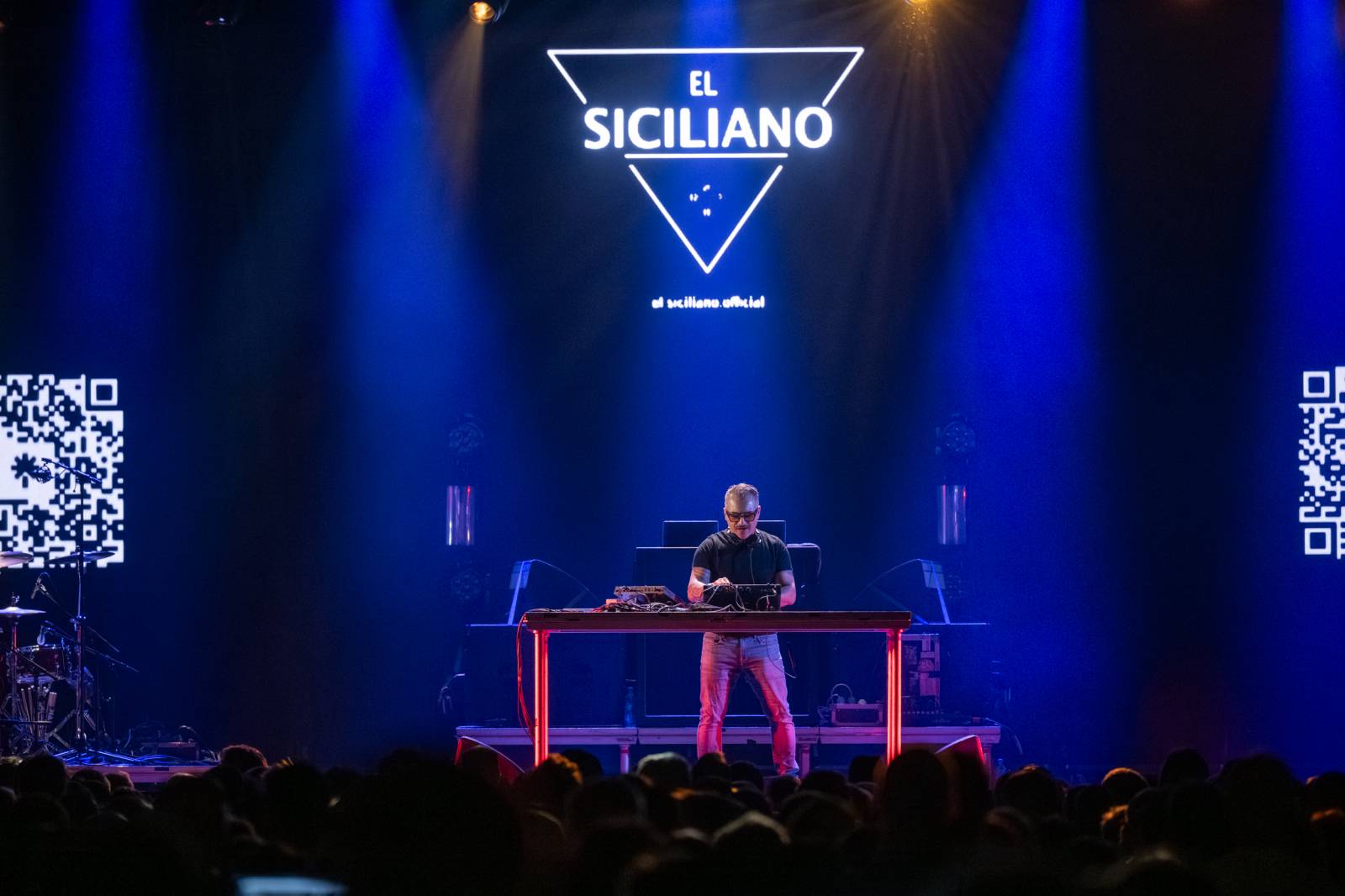 Parov Stelar roztančil Forum Karlín, vyprodanou show otevřel DJ El Siciliano