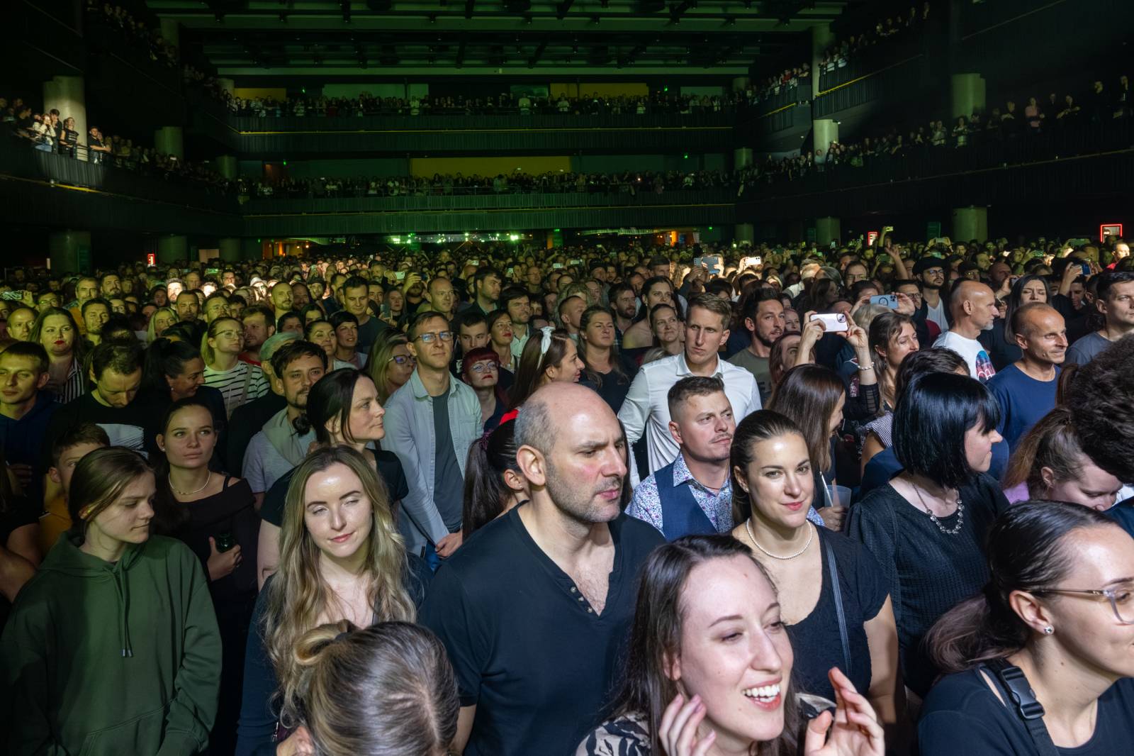 Parov Stelar roztančil Forum Karlín, vyprodanou show otevřel DJ El Siciliano